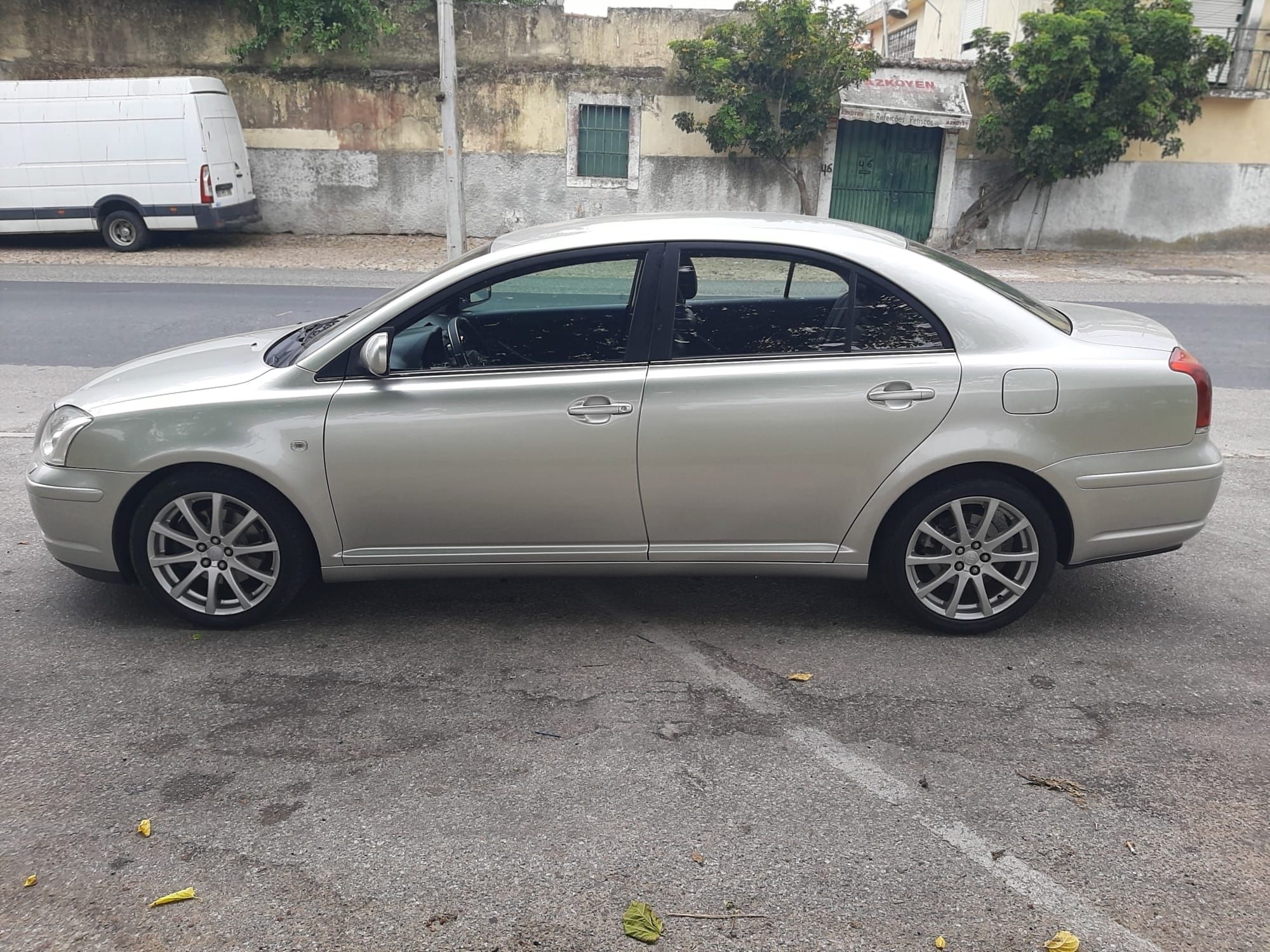 Toyota Avensis 2.0 Diesel - impecável