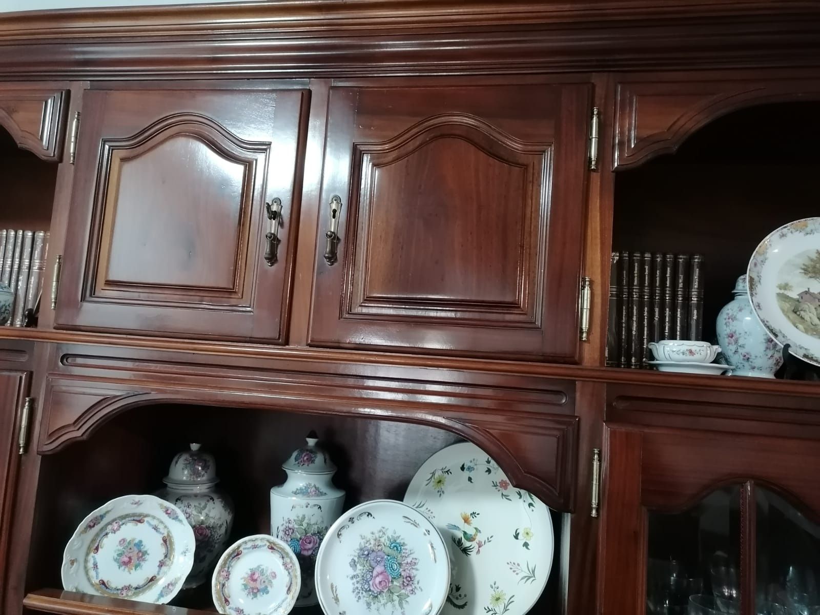 Móvel sala em mogno.