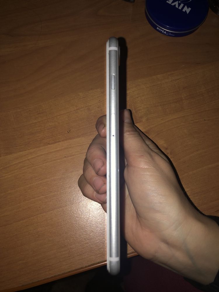 Продам Iphone 8+