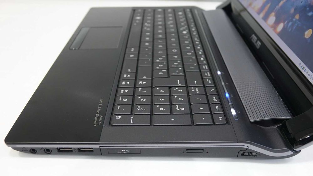 Asus N53J 15.6 FHD, i5, 8, 240gb ssd, Win10, Хороший АКБ, Bang Olufsen