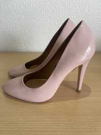 Sapato de salto rosa claro