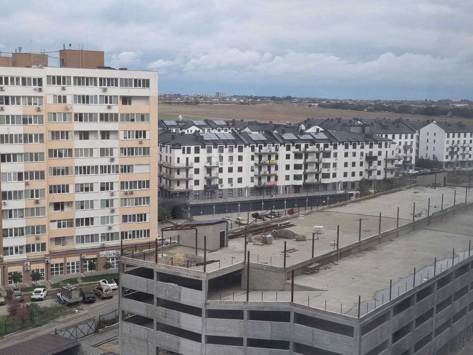 Продам кладовку на этаже. Сахарова 9. Для хранения вещей.