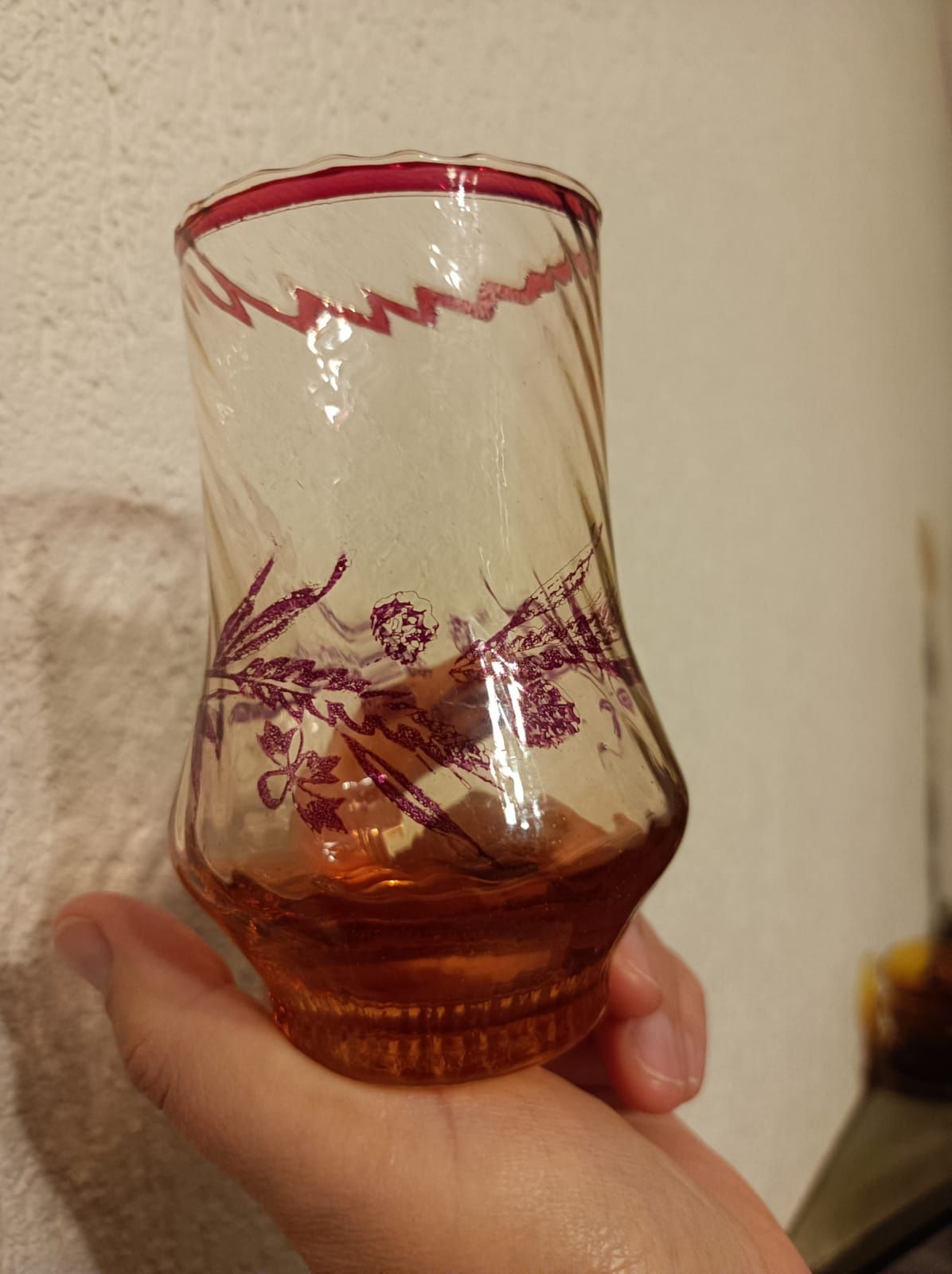 Komplet starych szklanek z miodowego szkła 7szt