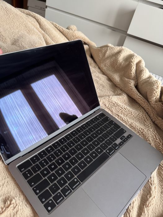 MacBook Air M2 stan idealny