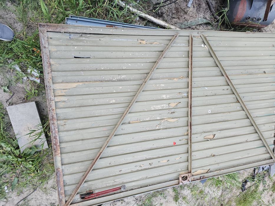 Bramy stalowe garaży szerokość 245cm