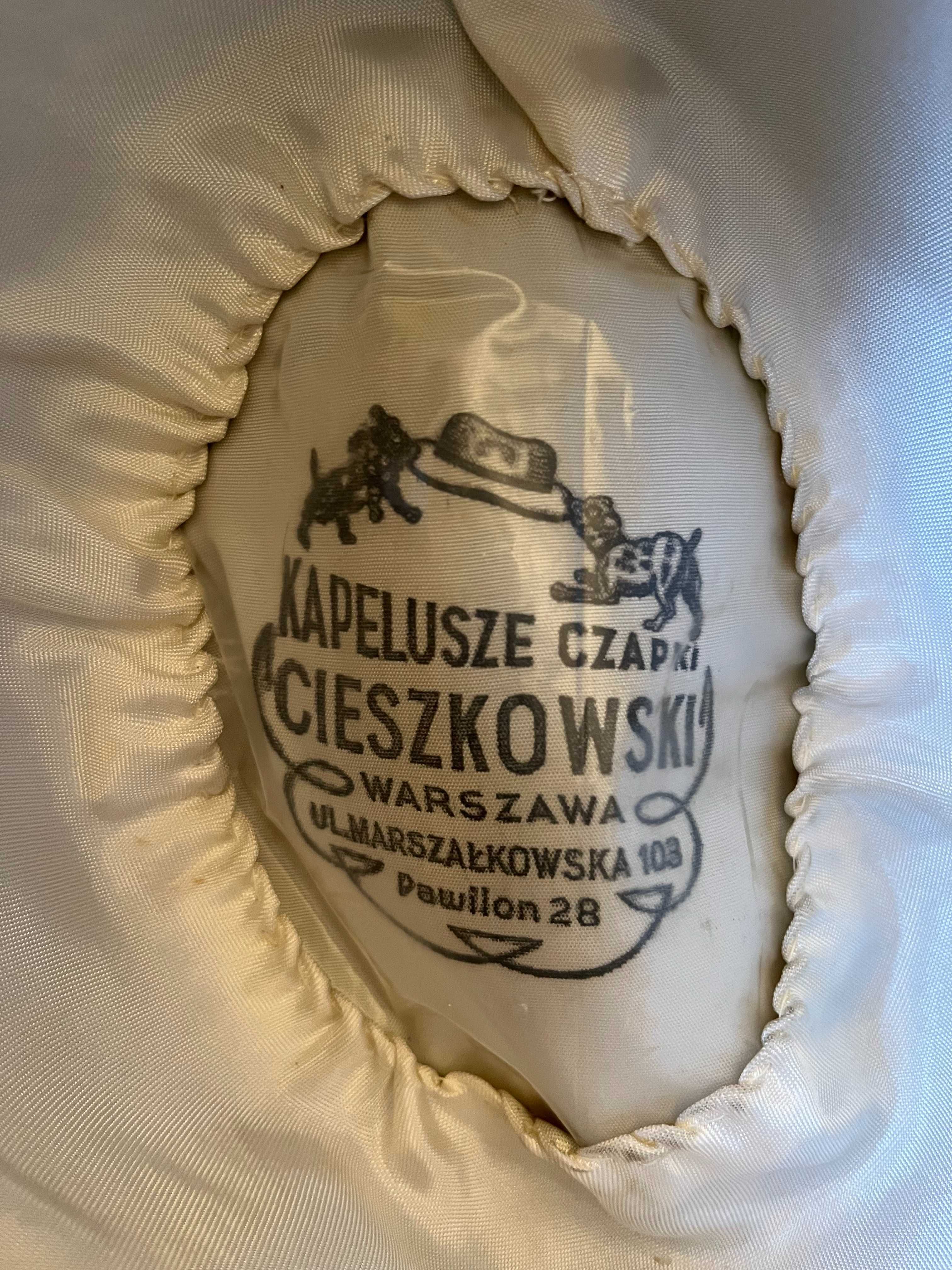 Sztruksowy kapelusz z pracowni Cieszkowski PRL