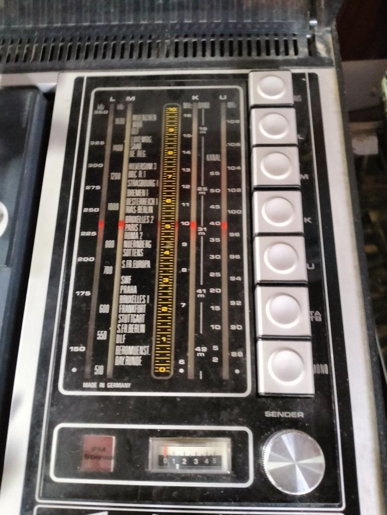 Gira discos Grundig