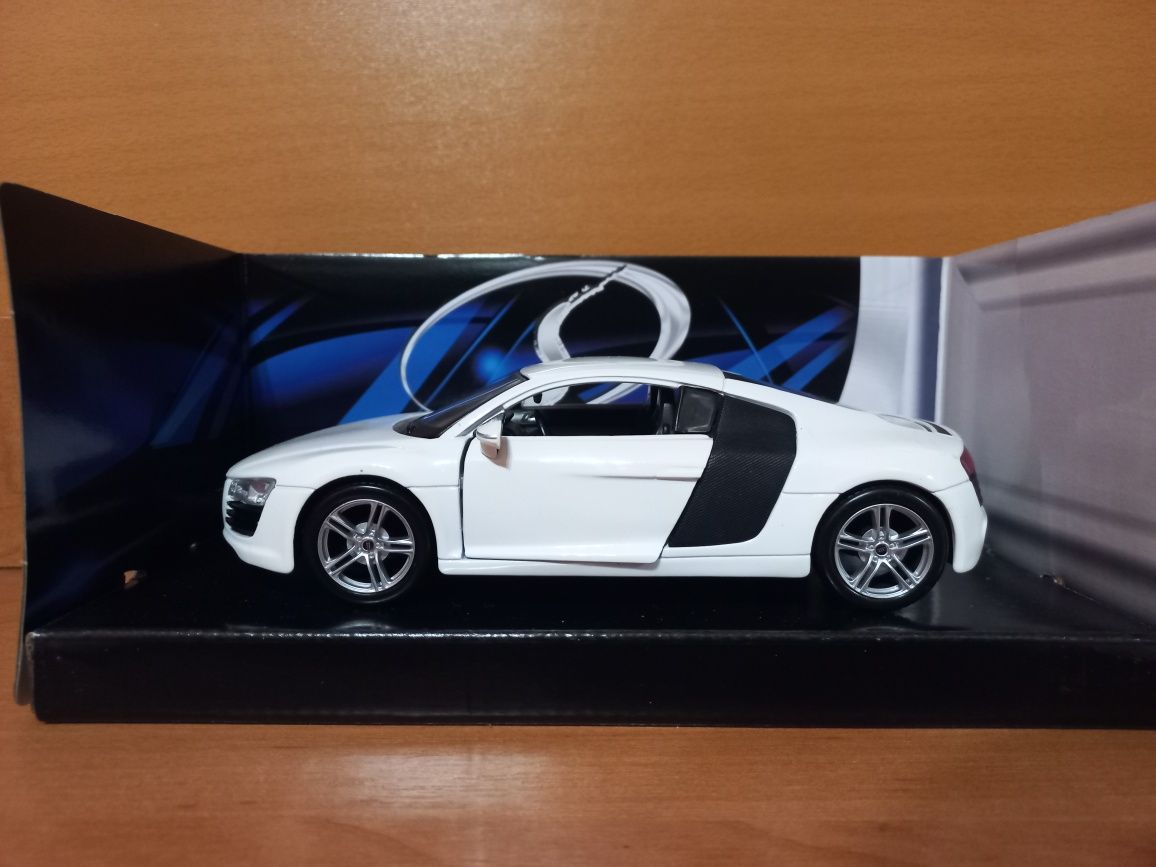 Модель Audi R8 1:24 Maisto