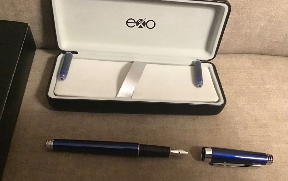 Pióro wieczne EXO granatowe w etui.