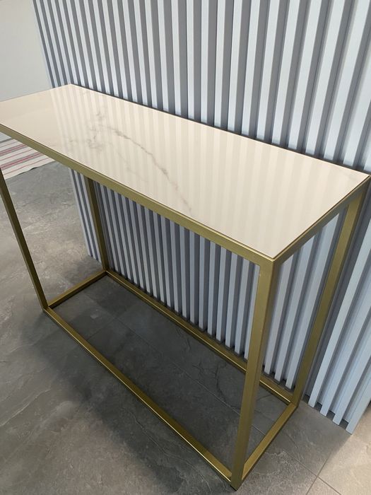 Konsola, komoda, stolik efekt marmuru