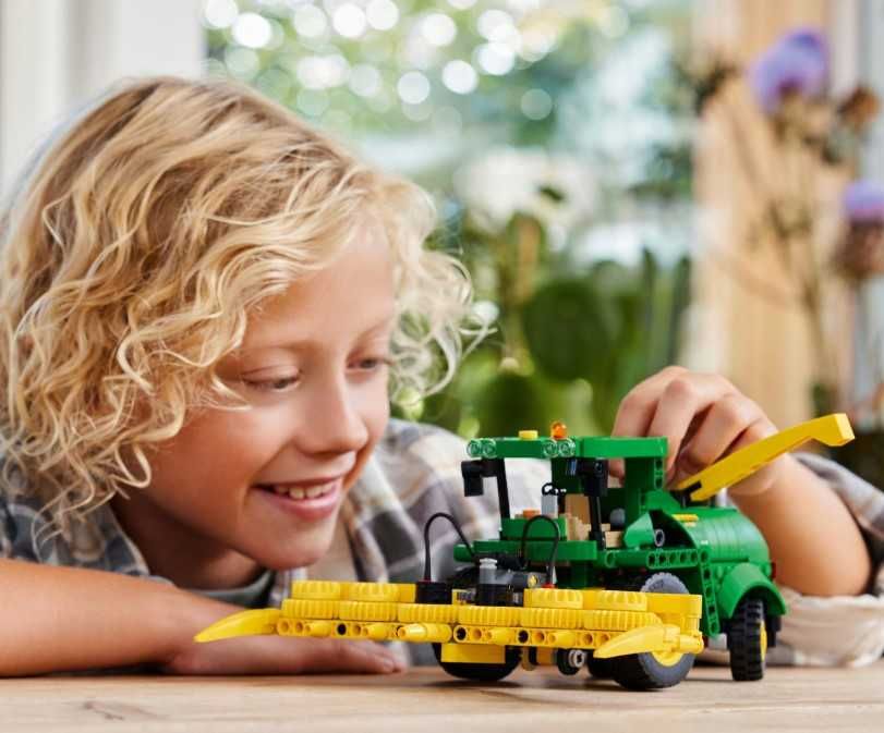 LEGO Technic John Deere 42168 traktor kombajn