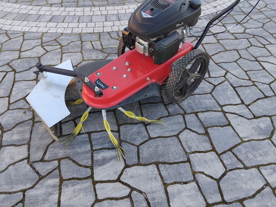 odchwaszczarka do kostki brukowej usuwa chwasty i mech