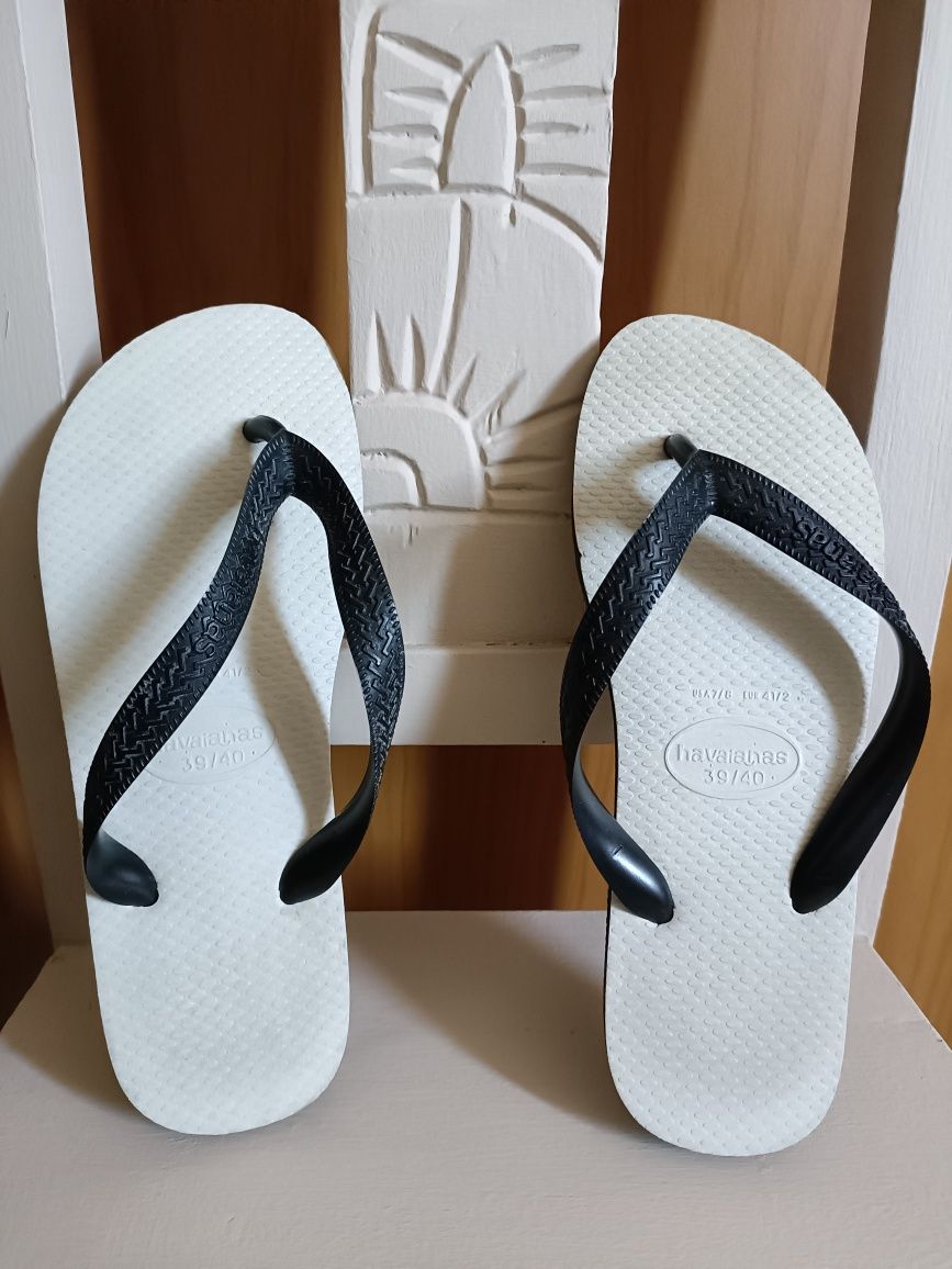 Havaianas Brancas e Pretas