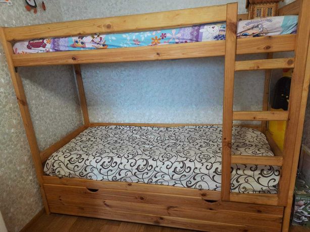 Двухъярусная кровать деревянная