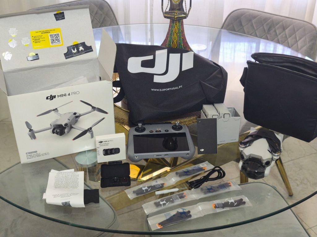 DJI Mini 4 Pro Fly More Combo