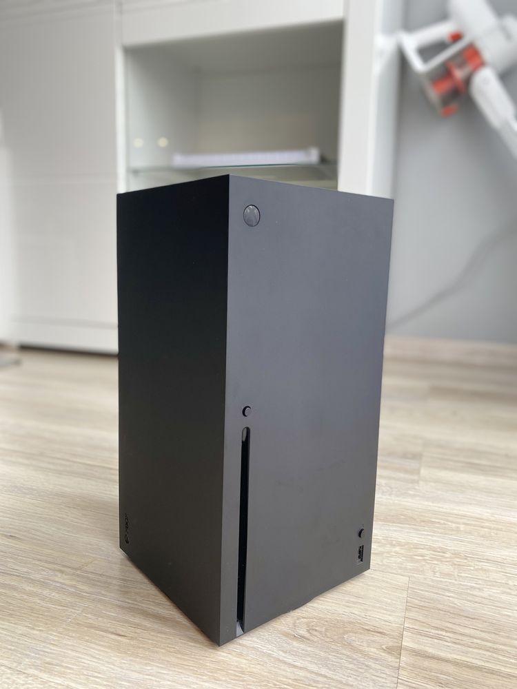 Xbox Series X 1 Tb, 2 pady + GamePass Ultimate do 13.12.2025