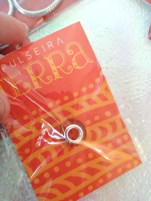 Pulseiras em aço inoxidável com fecho e peças acessórias