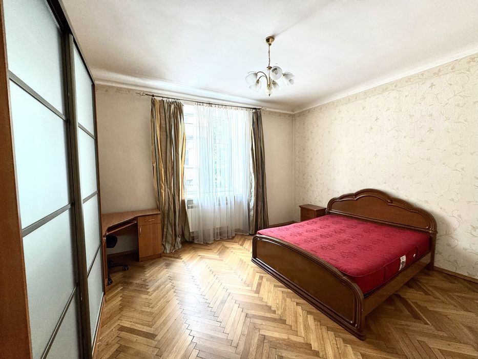 Здається 3-х кімнатна квартира на Першотравневій