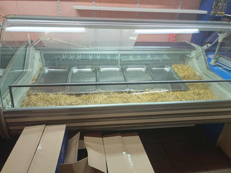 Морозильна вітрина в робочому стані