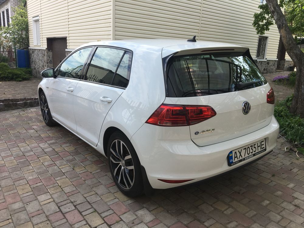 Volkswagen E-Golf 2016