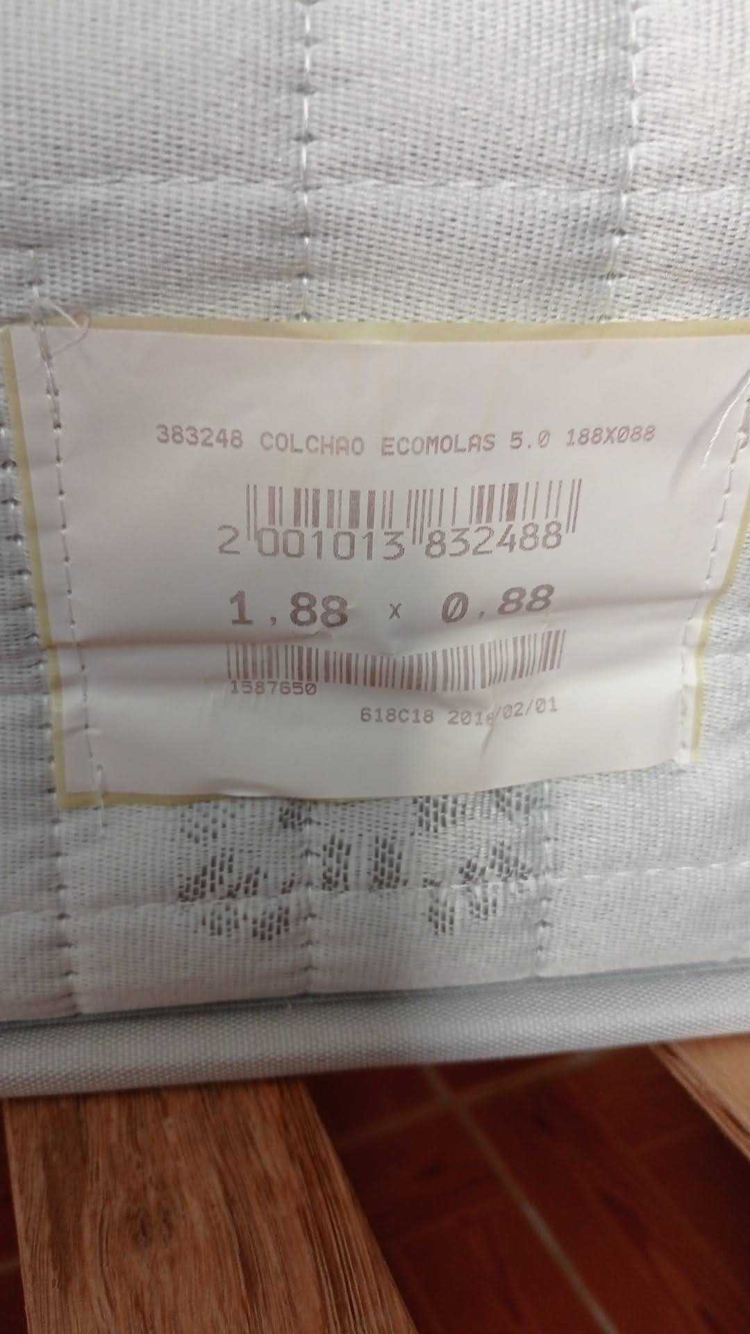 Estrado cama com colchão