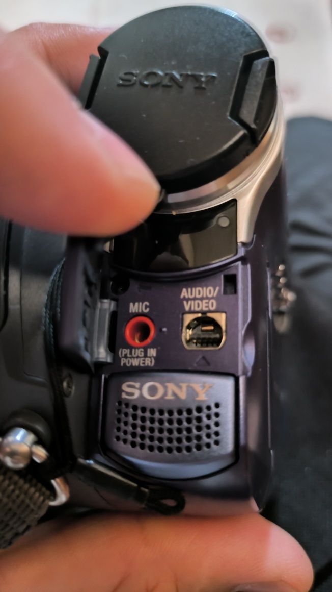 Видеокамера Сони "SONY" dvd диск чехол, пульт, шнуры, зарядка