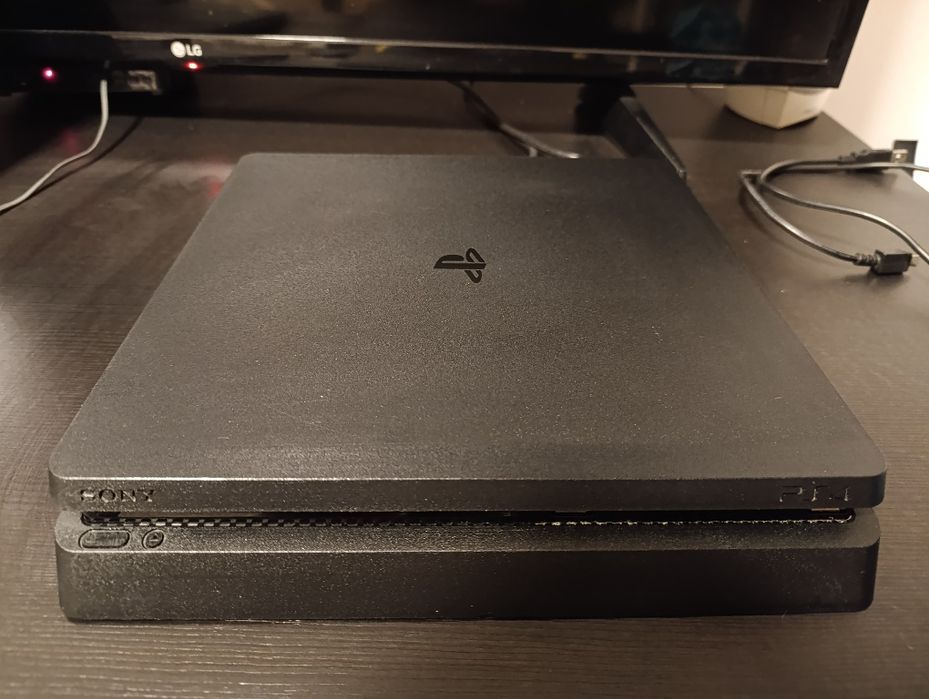 PS4+2 comandos+Auscultadores+10 jogos+6 bluerays(saga Harry Potter)+