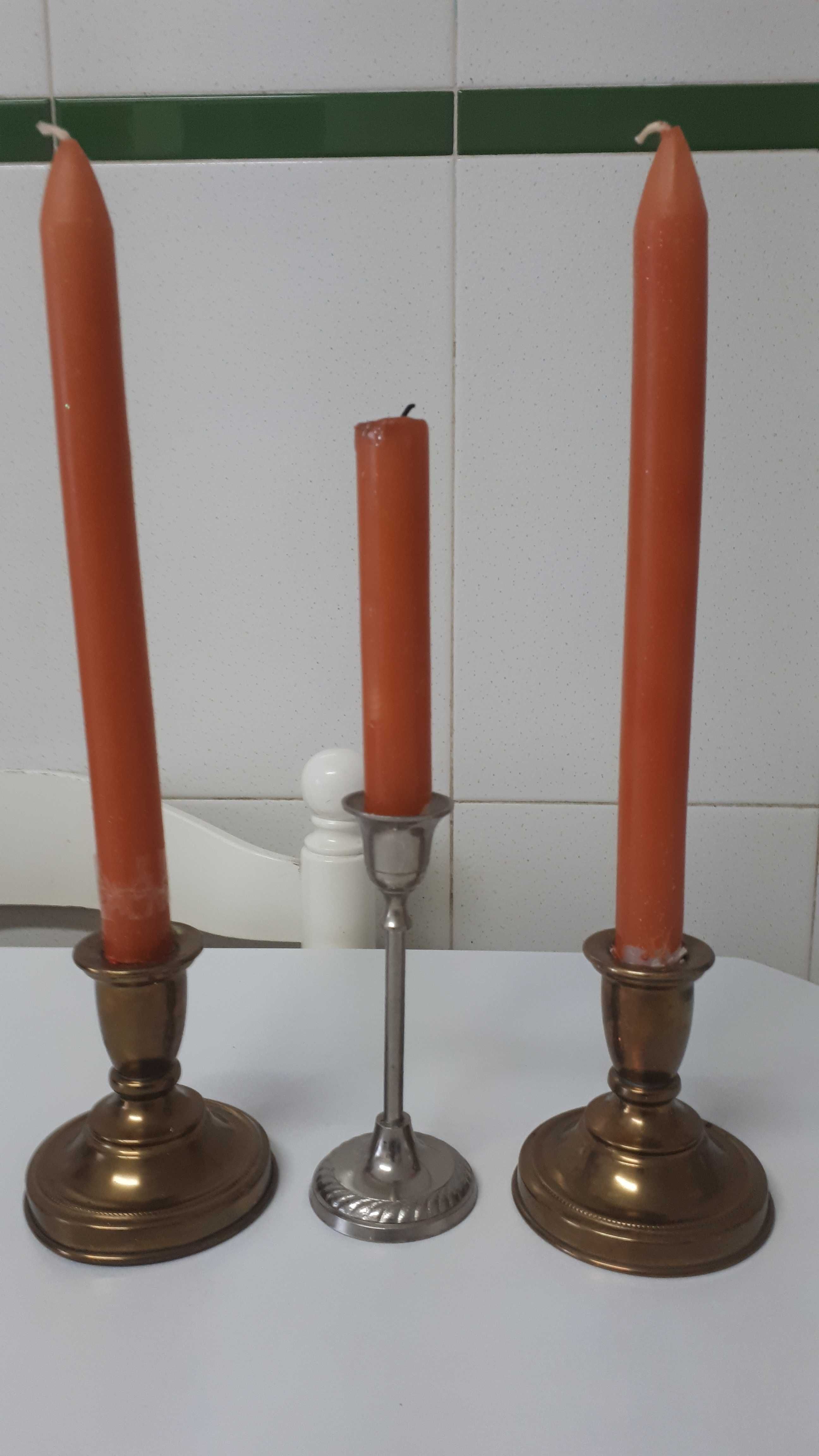 Castiçais com velas 3 unidades