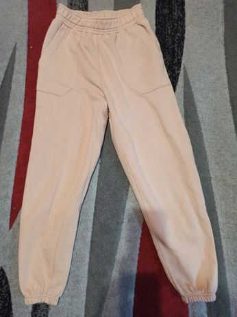 Ocieplane spodnie dresowe marki Stone Skirts w rozmiarze M/L