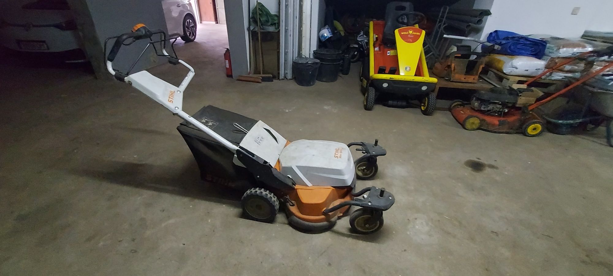 Corta relva Stihl RMA 765V