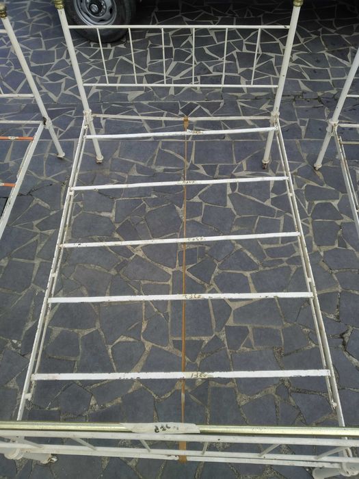 Baixa de preço 4 Camas de ferro antigas, sem restauro.