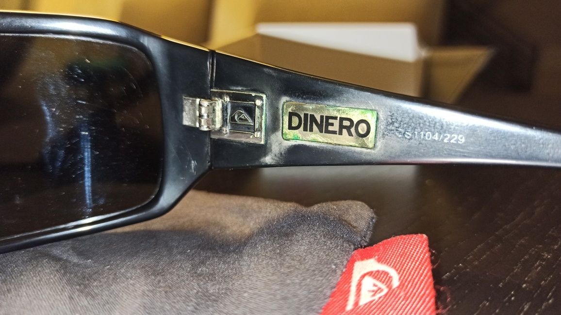 Vendo oculos de sol Quiksilver Dinero