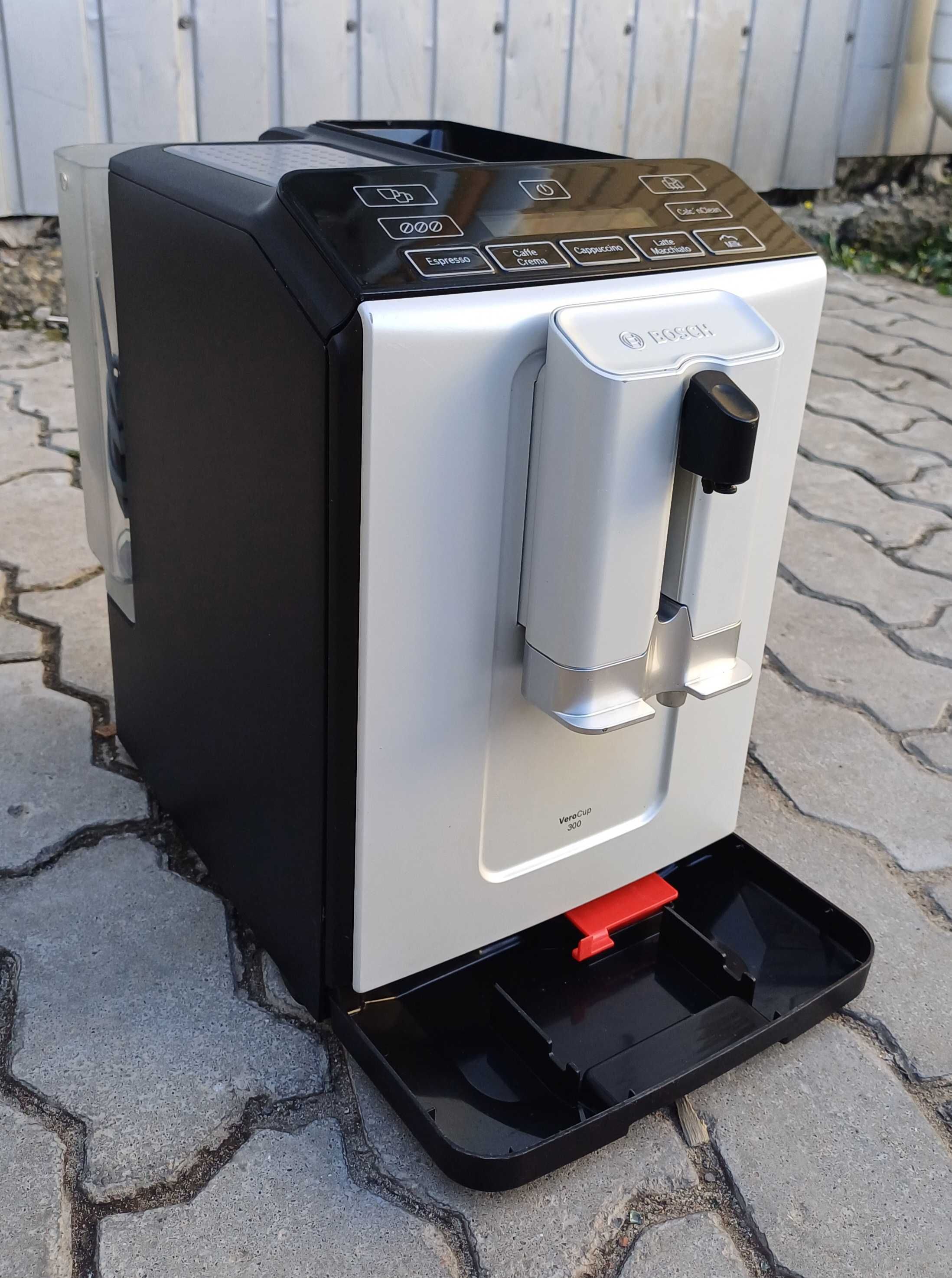 Кофемашина кофеварка Бош  Bosch VeroCup 300 TIS 30321 серебристый б/у