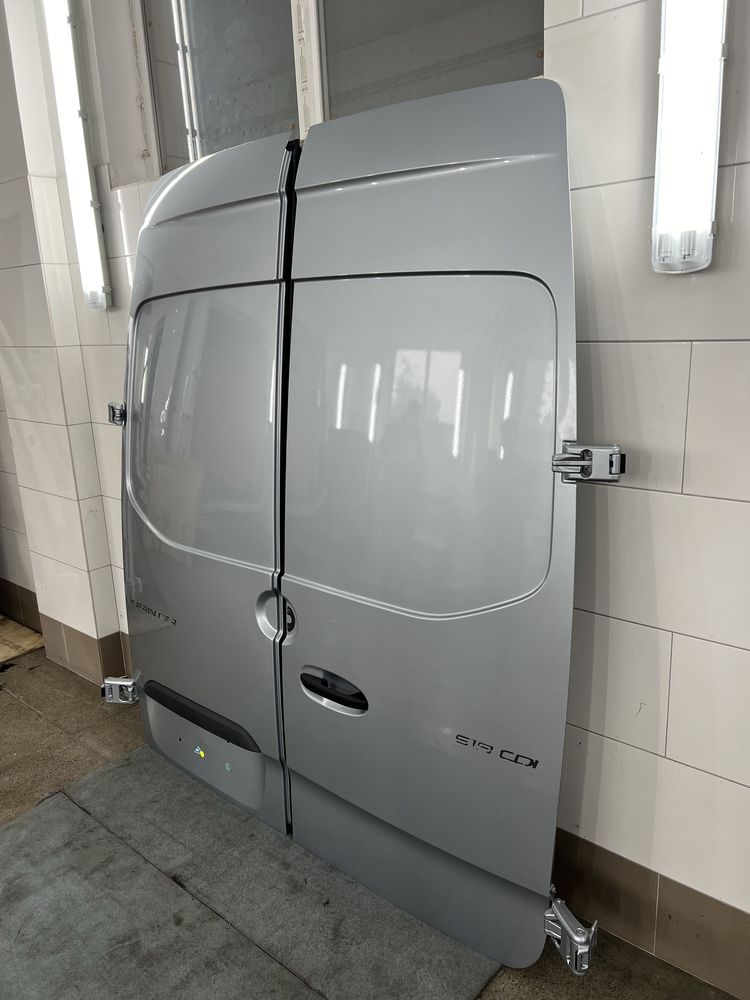 Задні високі двері сірі металік Mercedes Sprinter W907
