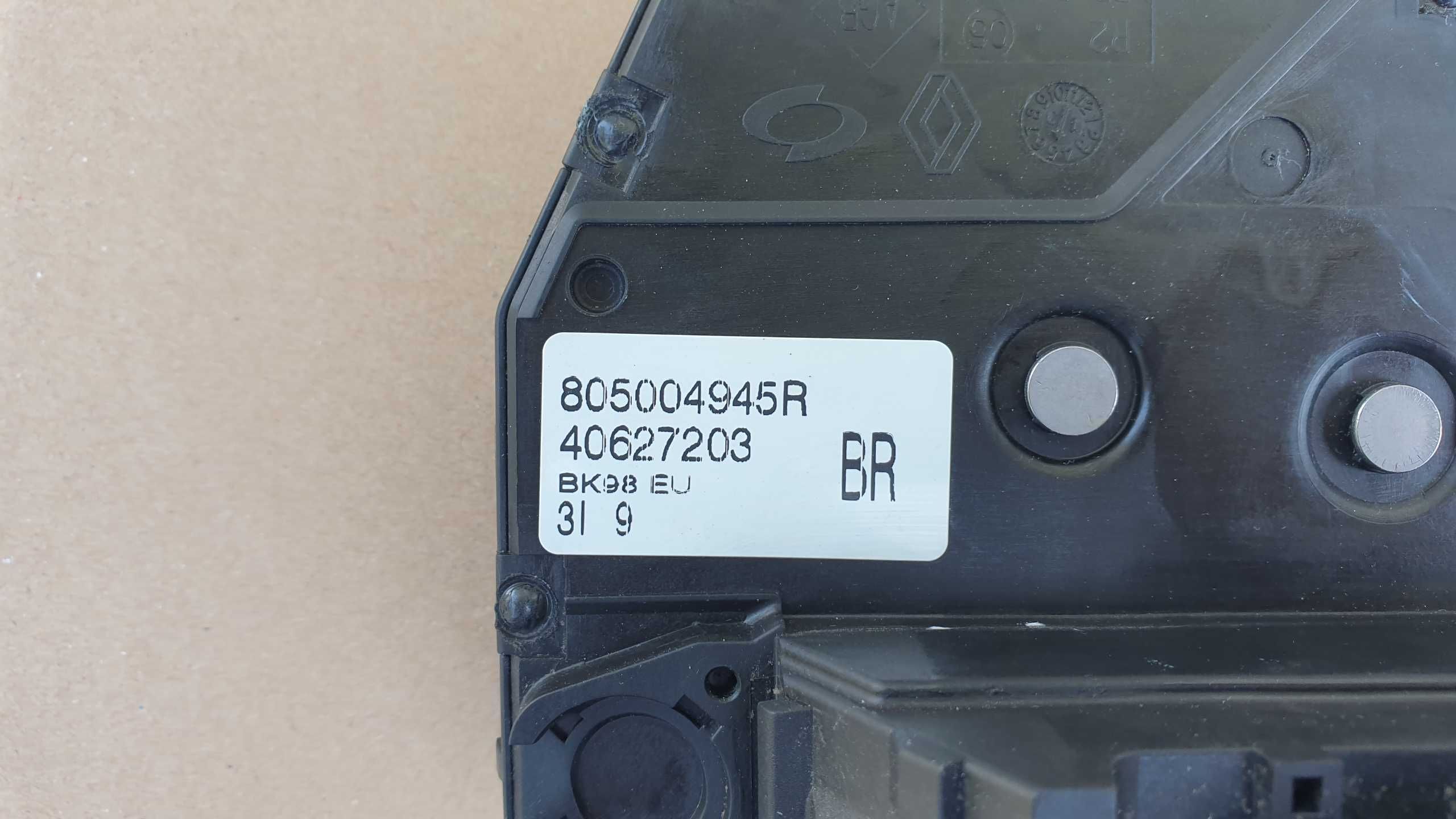 RENAULT Clio IV 4 prawy przedni zamek drzwi 4 pin