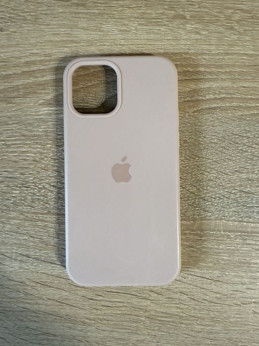Продам чехол на iPhone 12