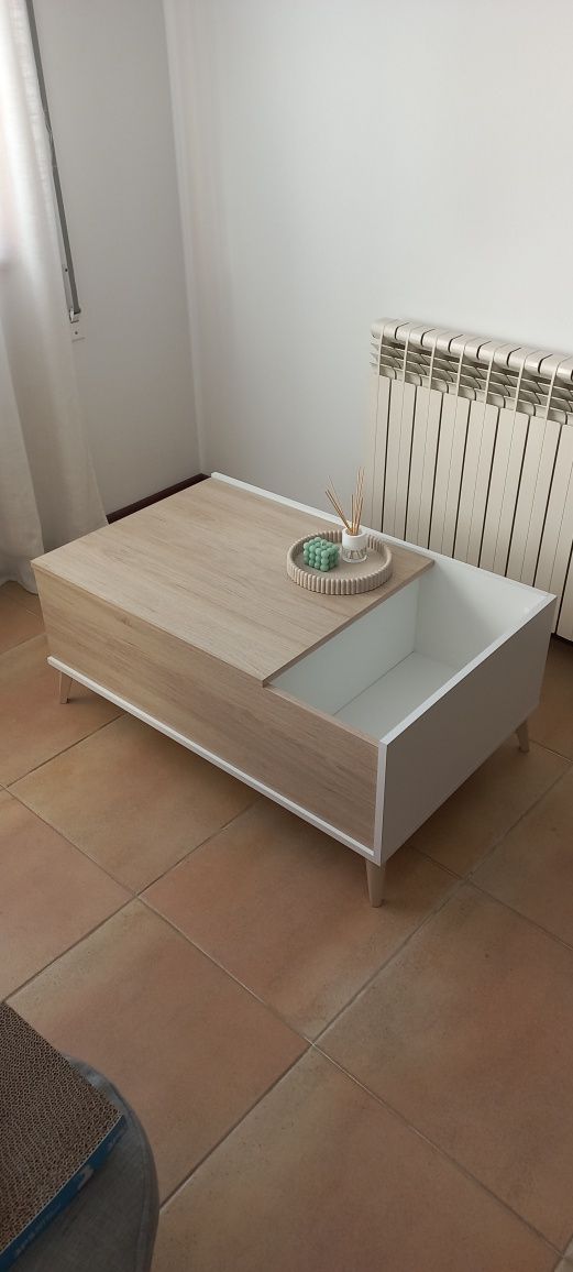 Mesa de centro com arrumação