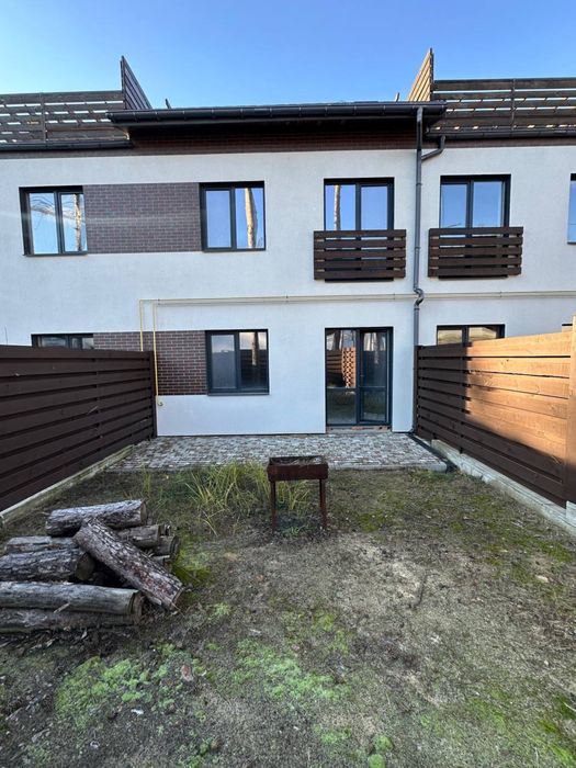 Крутий таунхаус в котеджному містечку. Чистове оздоблення.