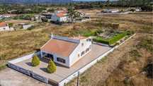 Excelente moradia T4 , garagem e zona de barbecue no Rogil, Aljezur
