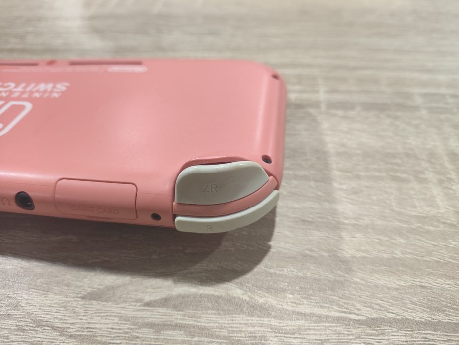 Nintendo switch lite com Pokémon sword