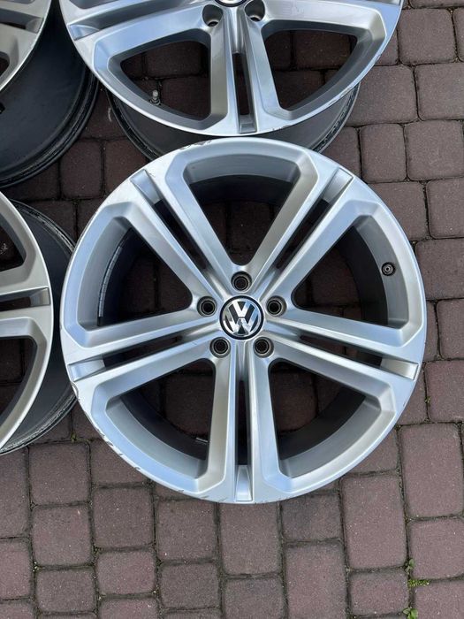 Oryginalne alufelgi Vw 5x112 19 cali Czujniki R-line Mallory Tiguan
