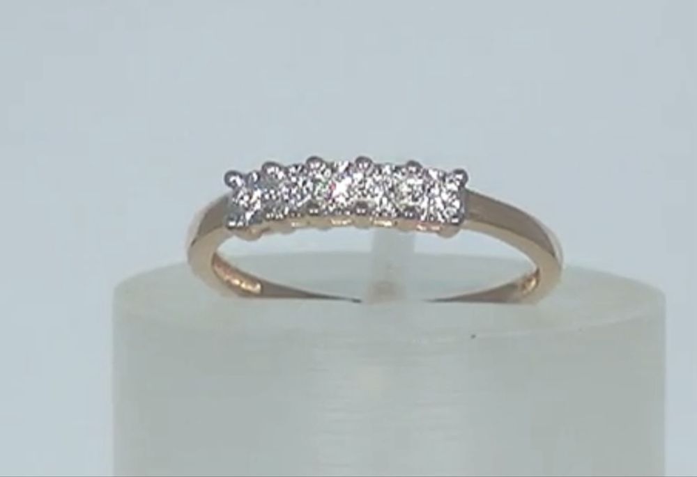 Золотое кольцо с бриллиантом 17 р. 585 проба