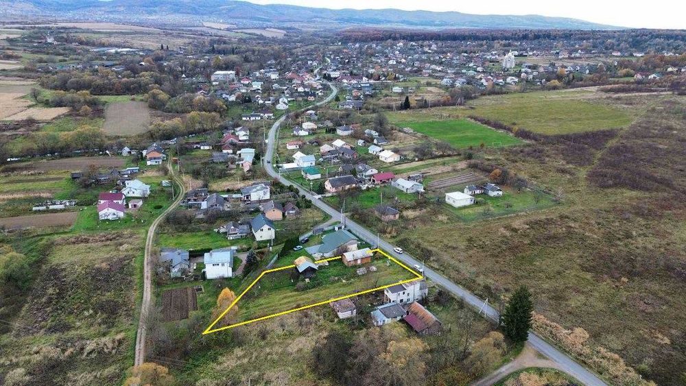 Продаж будинку з ділянкою