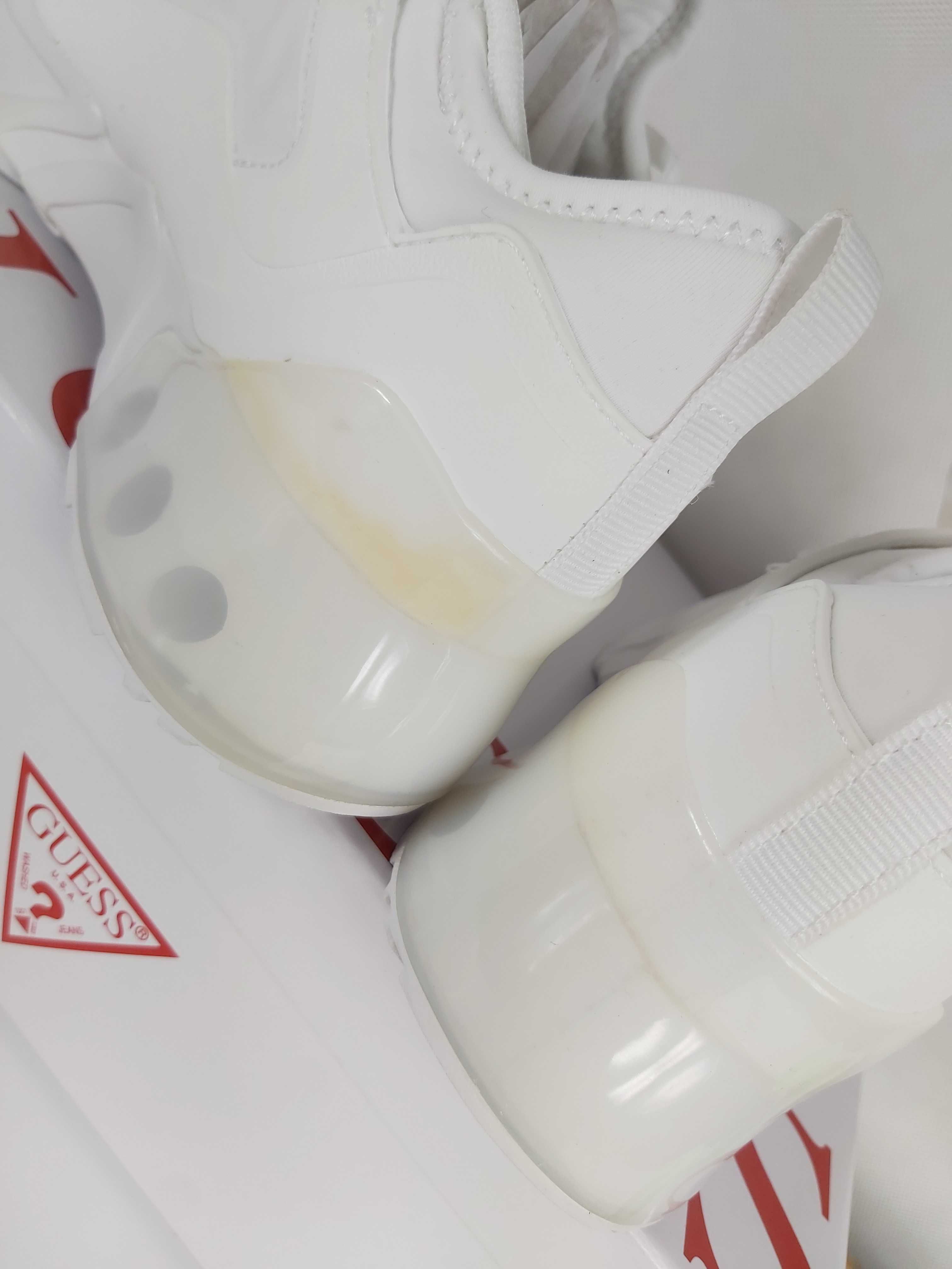 Nowe sneakersy białe GUESS trampki a257
