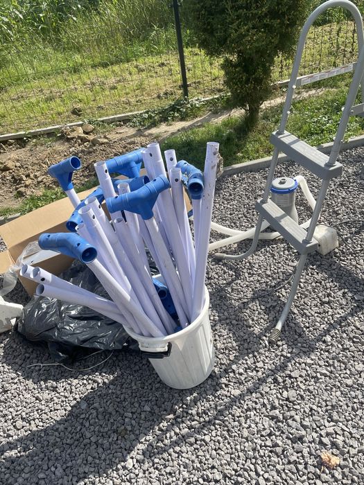 Pozostaloaci z basenu