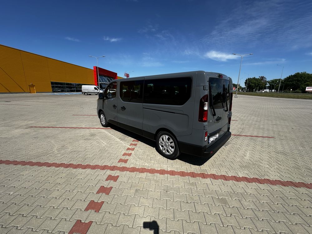 Wynajem busa 9os, Renault Trafic NOWY 2024 AUTOMAT. Wypożyczalnia