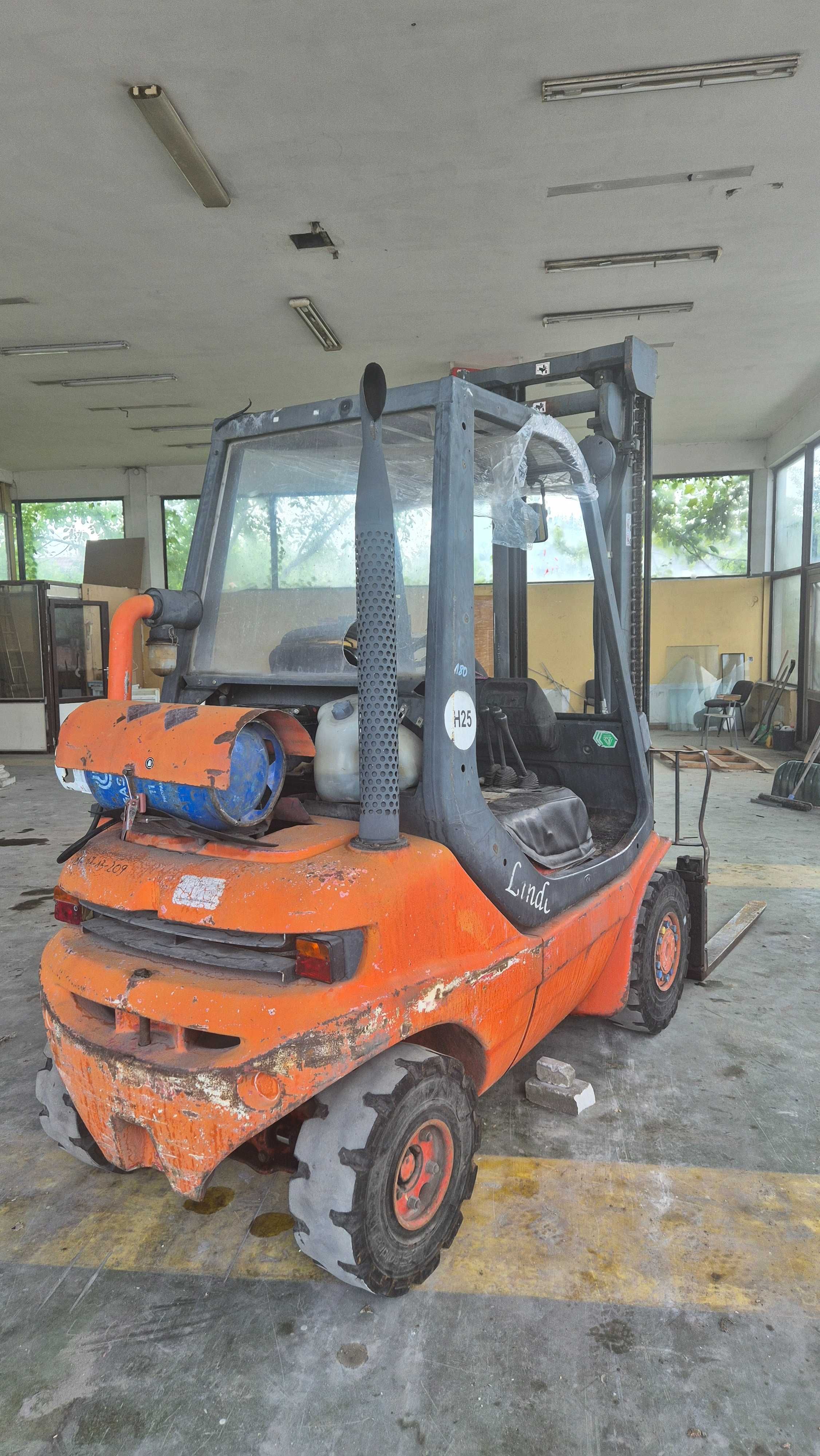 Wózek widłowy LINDE H27-03