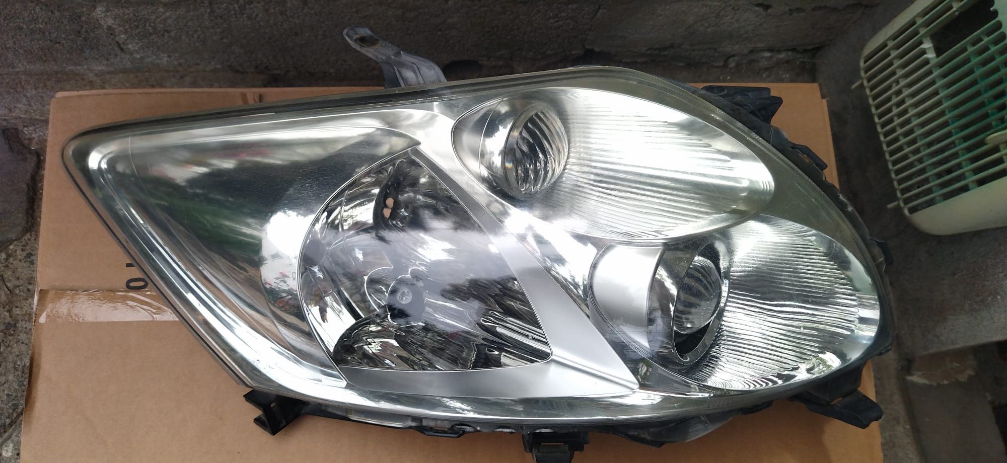 Farol da frente direito com motor para Toyota Auris 2007
