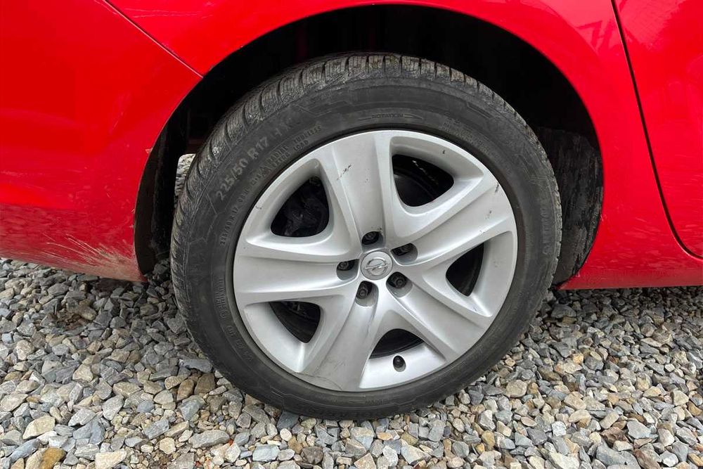 Opel Astra 2011 року