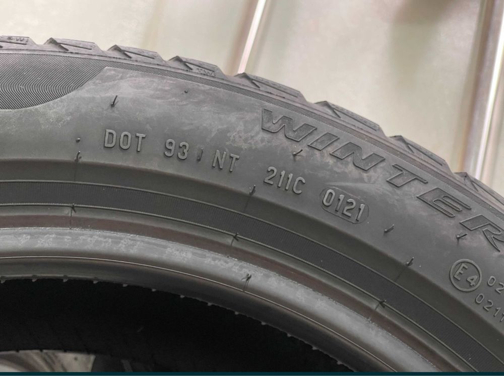 Автошини колеса резина 205/50 R17 Pirelli Sottozero 2021 рік